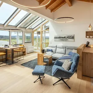 Stille X Weite - Hochwertige Mit See-panorama Apartment Kronburg